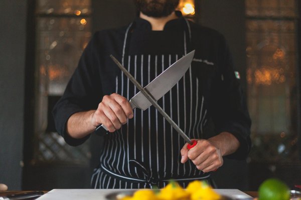 Délice d'été vibrant : Croquants de quinoa et légumes frais avec vinaigrette légère et gourmande