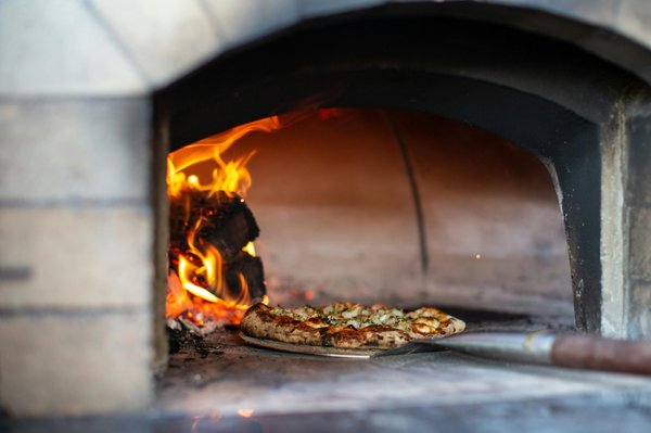 Savourez les pizzas napolitaines au feu de bois à porto-vecchio